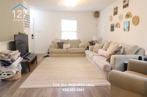 Building Photo - Conveniently Located Single Family Home with lots of space!