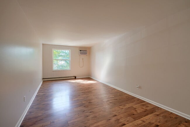Building Photo - 4696 Tarryton Ct S