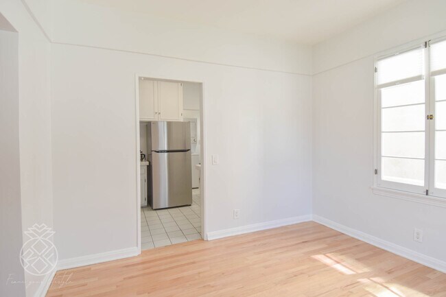 Building Photo - 1069 S Holt Ave