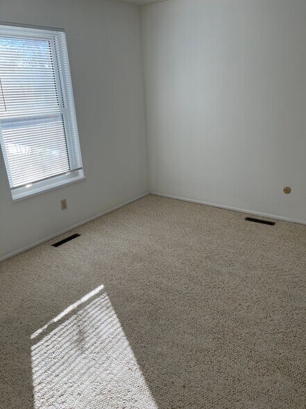 Building Photo - 7330 Mt Meeker Rd