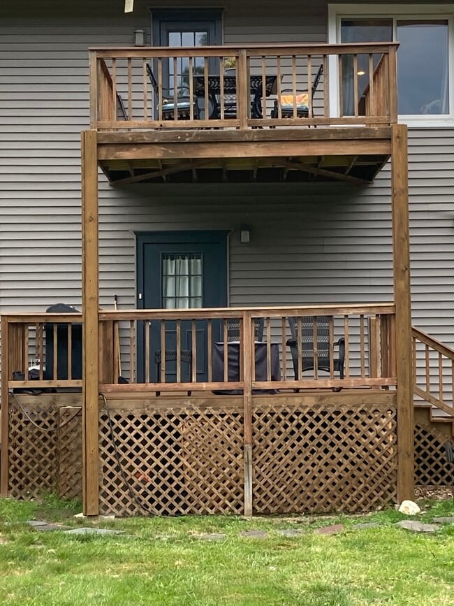 BACK DECK - 309 WARWICK Rd