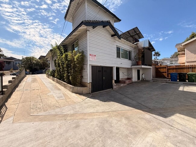 Building Photo - 1027 Coronado Ter