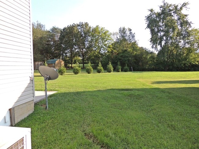 Building Photo - Convenient location , 2 bedroom 1.5 bath 9...
