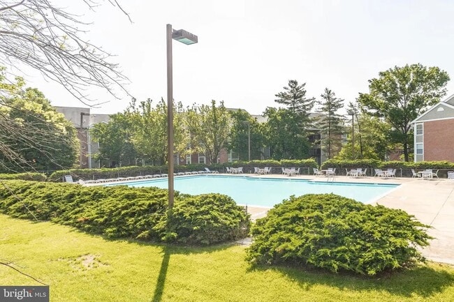 Building Photo - 305 Rain Water Way