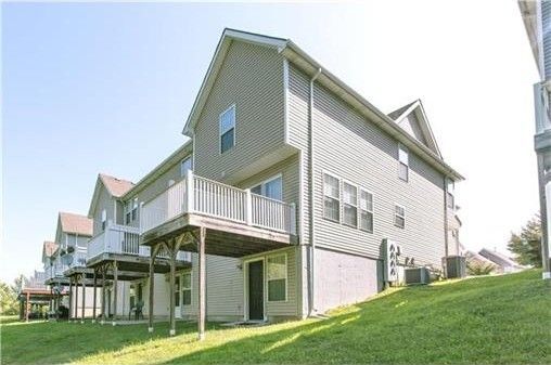 deck - 9840 N Lewis Ave