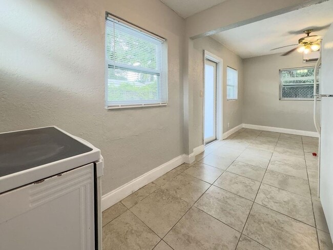 Building Photo - 1230 NE 2nd Ave