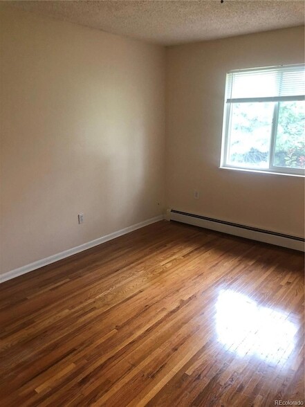 Building Photo - 10989 Roseanna Dr