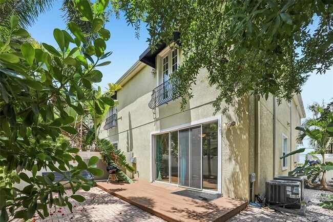 Building Photo - 502 S Lincoln Ave