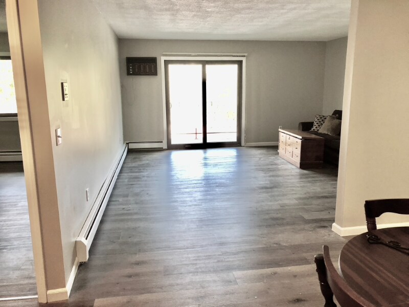 Building Photo - 9 Strawberry Bank Rd