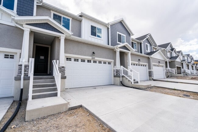 Building Photo - 3803 Big Horn Dr