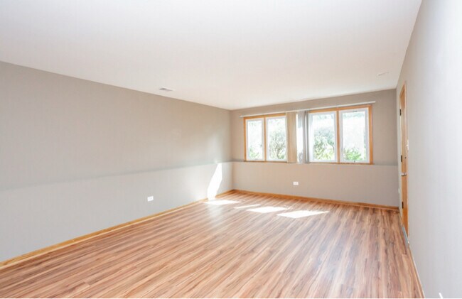 Building Photo - 7840 Cronin Ave
