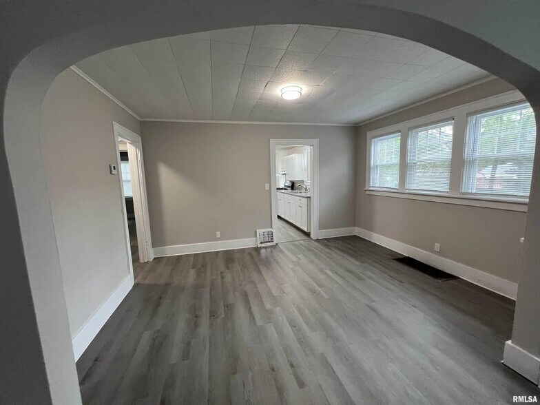 Building Photo - 2327 N Atlantic Ave