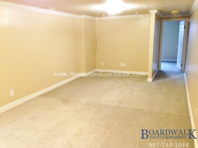 Building Photo - Great 5 Bed Now Available in Riverton