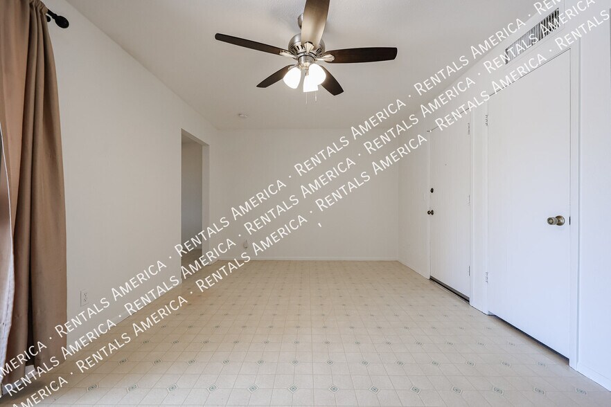 Building Photo - 719 W Palomino Dr