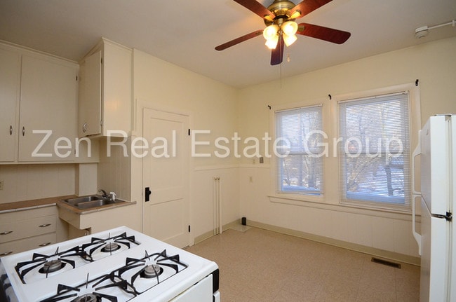 Building Photo - 232 Willow St