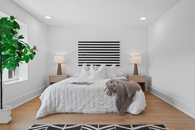 Building Photo - 525 AVENUE E