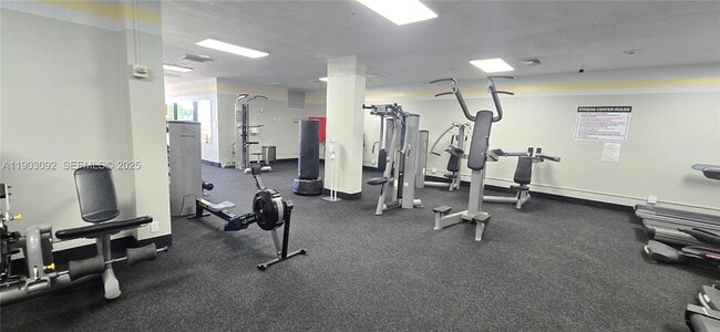 Building Photo - 400 Kings Point Dr