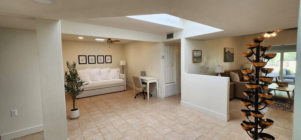 Building Photo - 432 W San Ignacio