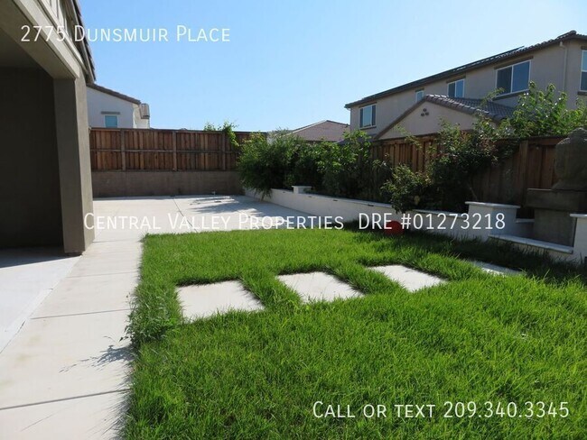 Building Photo - 2775 Dunsmuir Ave