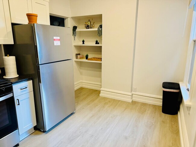 Building Photo - 309-311 West 4th Avenue-SI ID1265639P