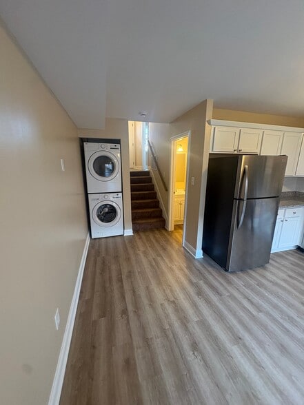 Building Photo - 302 Hendrickson Ln