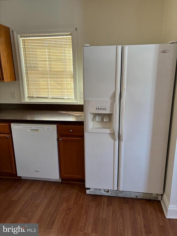 Building Photo - 303 Oak Ave