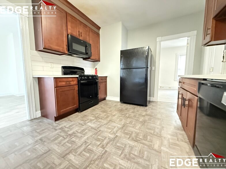 Building Photo - 76 Antwerp St