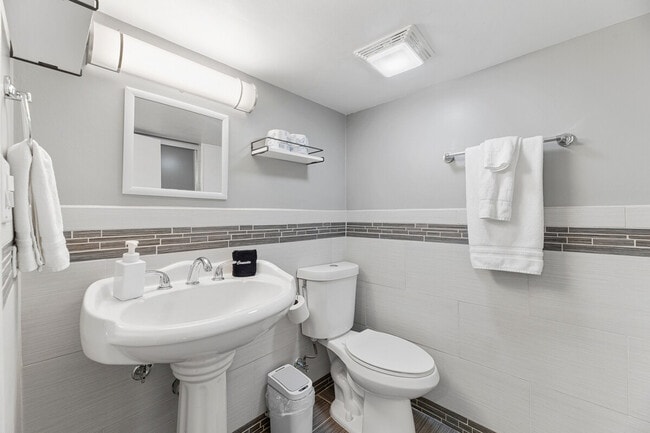 Building Photo - 3457 Main St