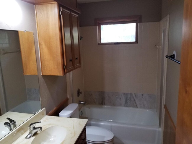 Building Photo - 7714 Albany Ave