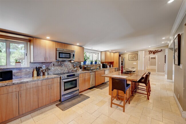 Building Photo - 2150 Tanbark Ln