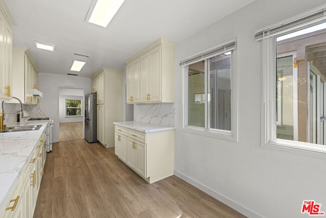 Building Photo - 1511 Edris Dr