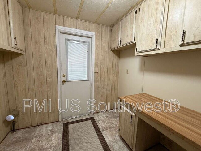Building Photo - 622 Riverfront Dr