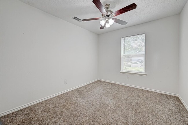 Building Photo - 6235 W Willow Bluff Rd