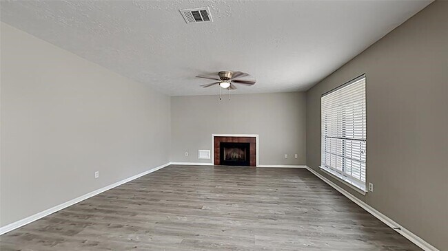 Building Photo - 3322 Whispering Way Dr