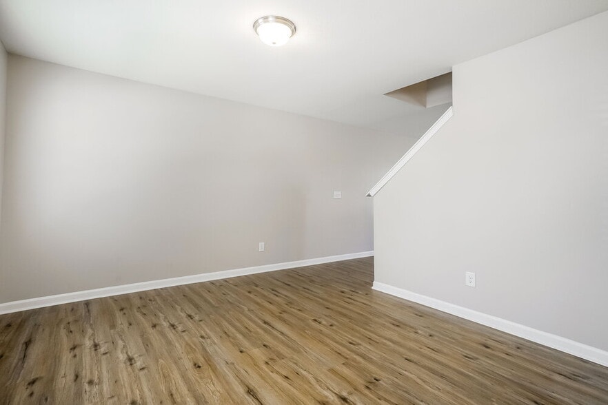 Building Photo - 4745 Queen Pierrette St