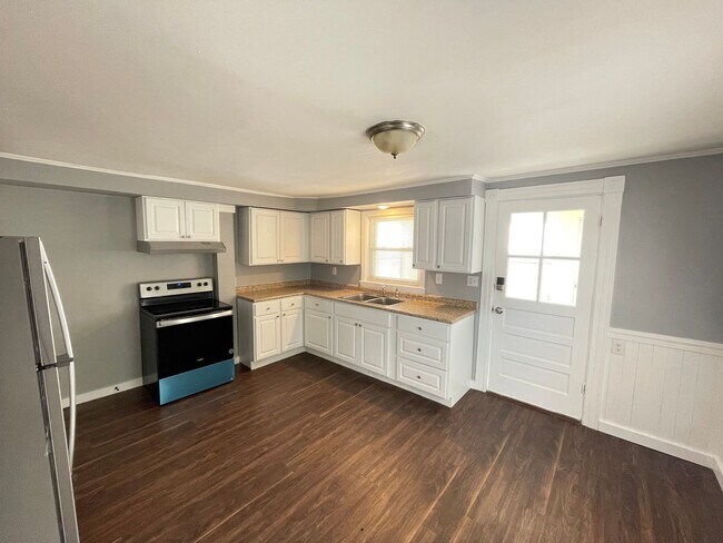 Building Photo - 114 S Jewett St