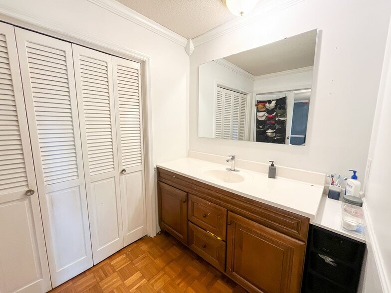 Building Photo - 6413 Edgmon Dr