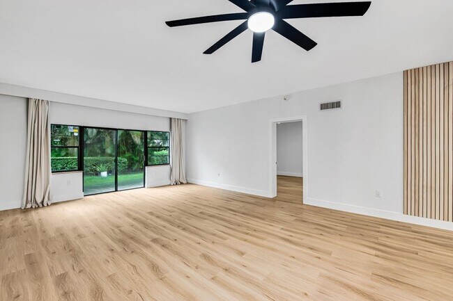 Building Photo - 6670 Villa Sonrisa Dr