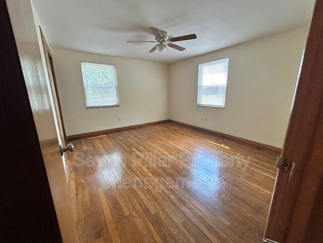 Building Photo - 323 S Napoleon Ave