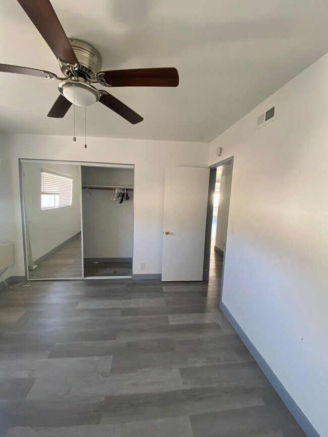 Building Photo - Julian House (DMM125)