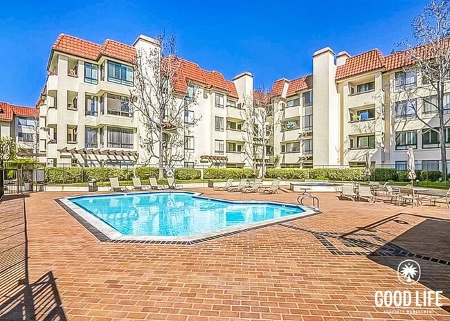 Building Photo - 5895 Friars Rd