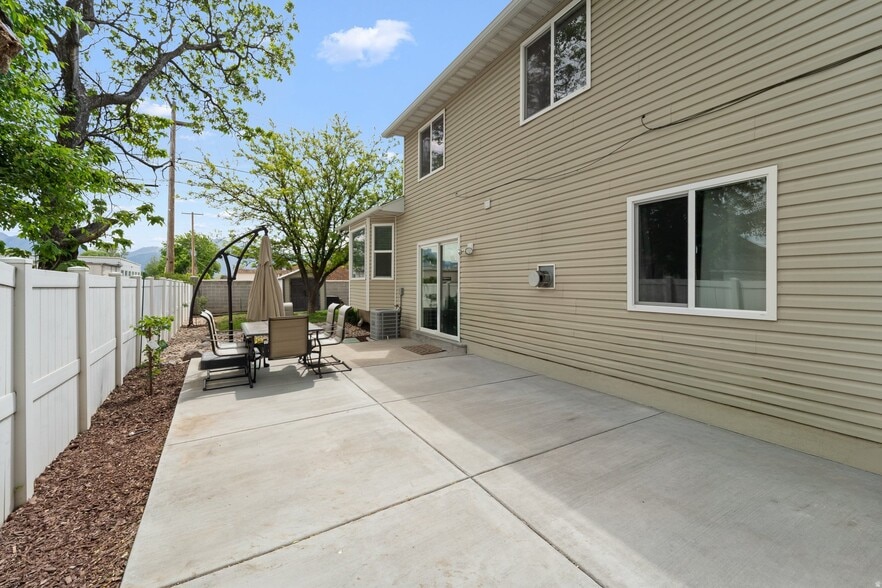 Building Photo - 1700 8200