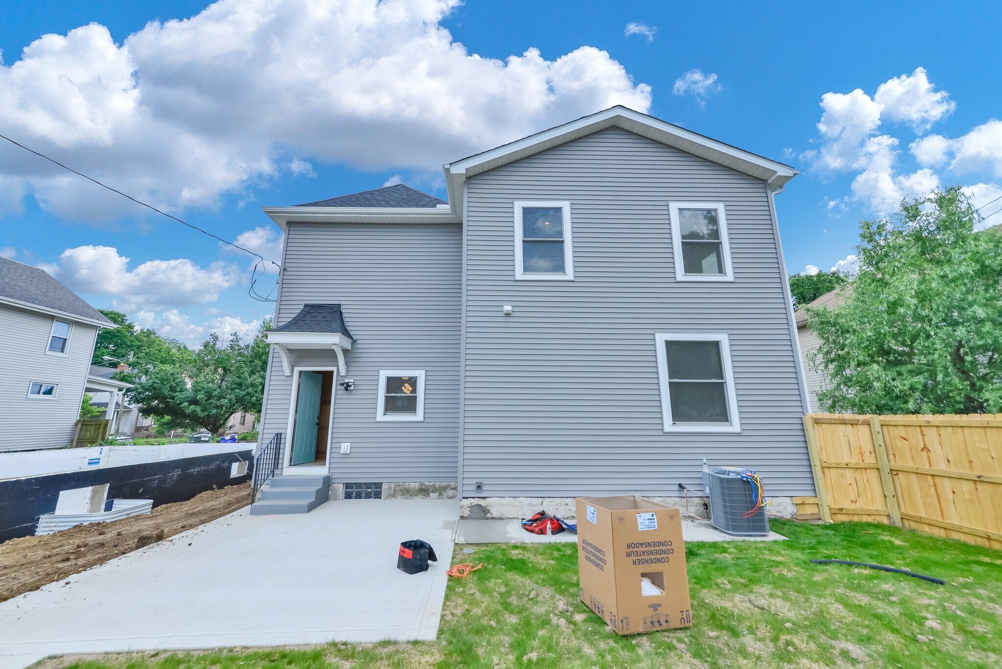 Building Photo - 376 E Markison Ave