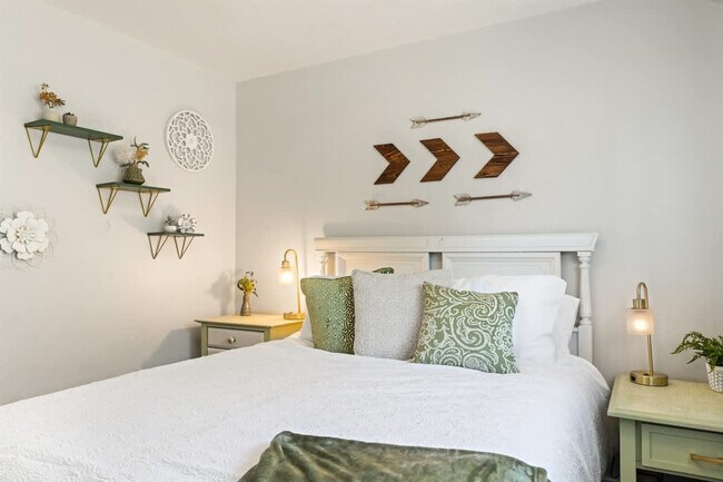 Building Photo - 3413 W Sunset Ave