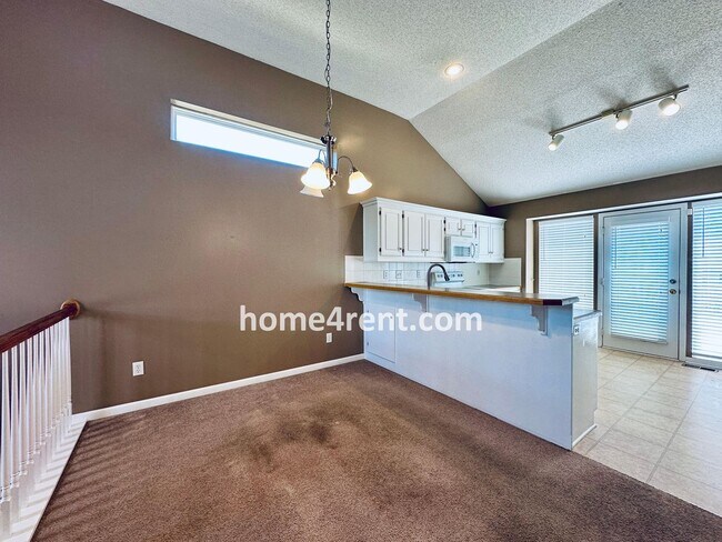 Building Photo - Four Bedroom Olathe Home in a Quiet Neighb...