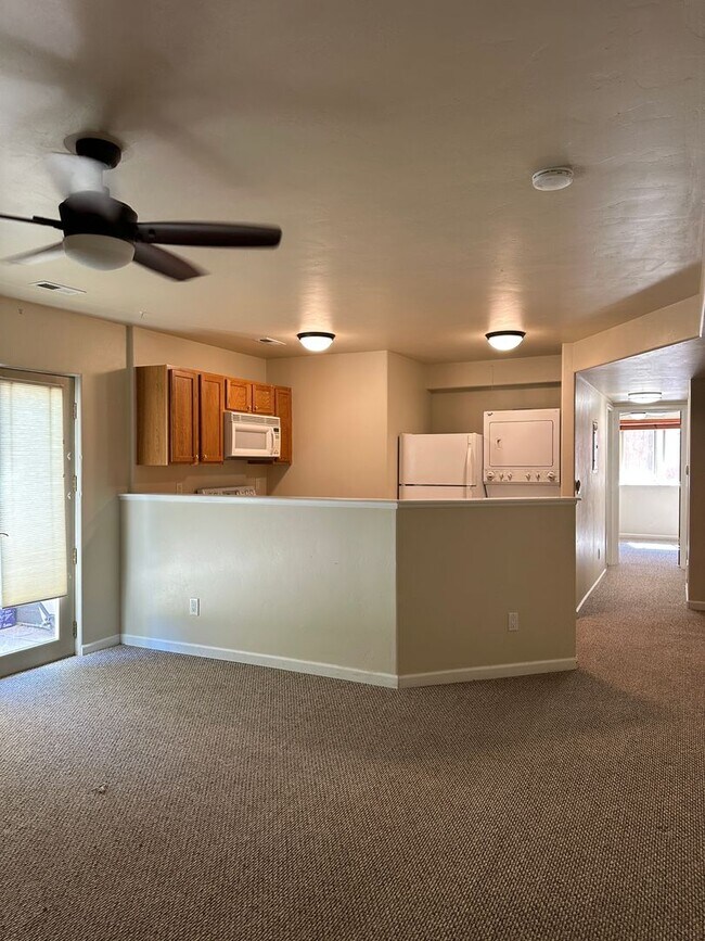 Building Photo - 1 Bedroom 1 Bathroom Lower Level Apartment