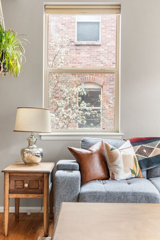 Building Photo - Modern 2-Bed, 2.5-Bath Corner Unit in Arva...