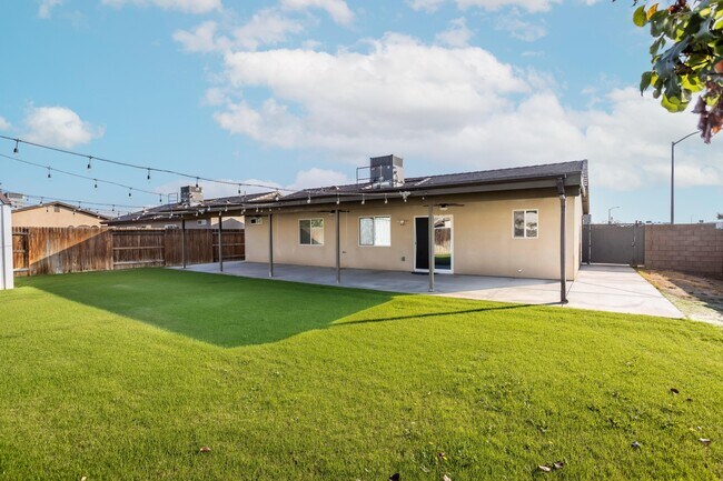 Building Photo - 6212 Ajooni Ct