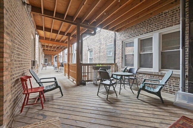 Building Photo - 2453 N Clark St