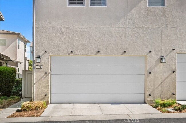 Building Photo - 124 Sculpture